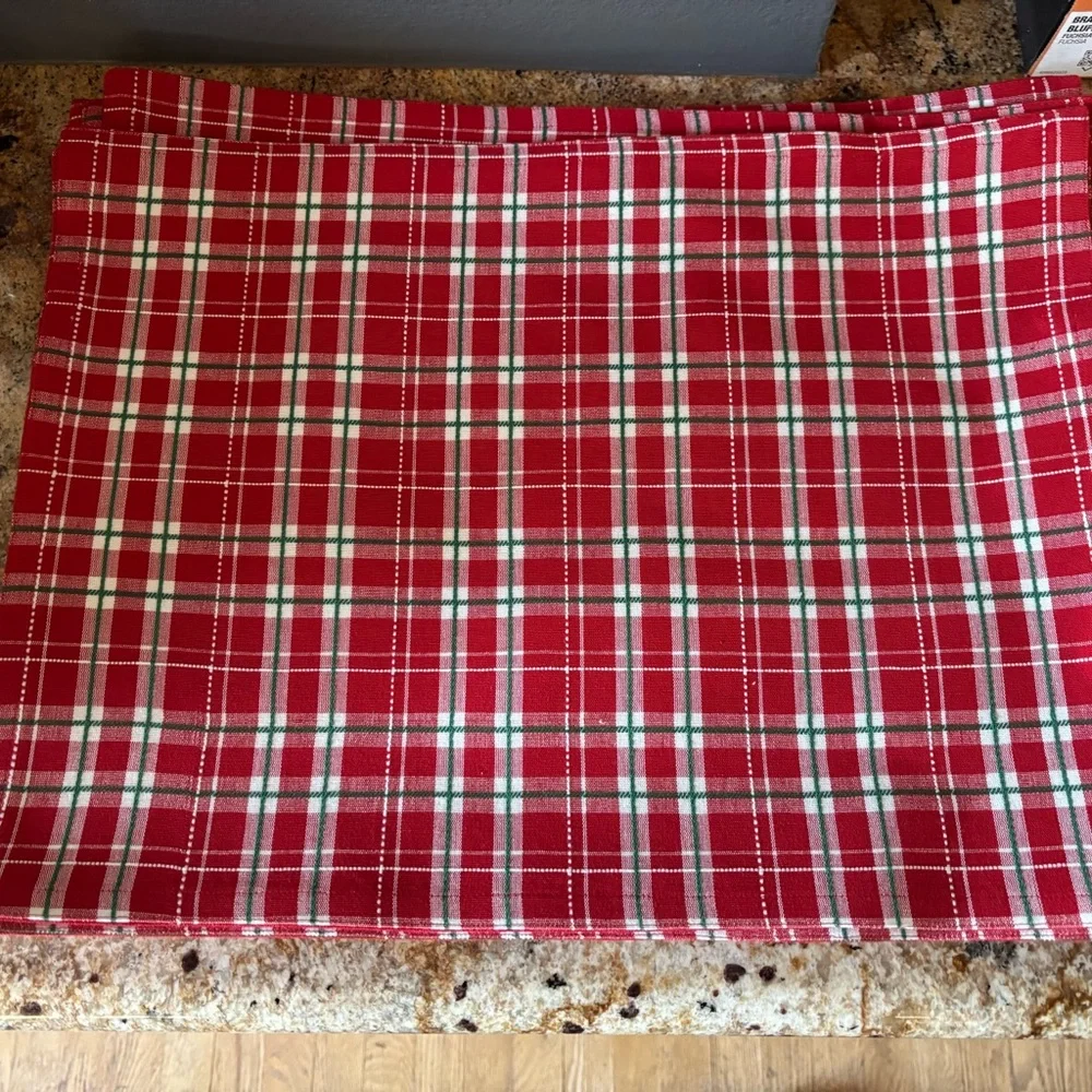 Crate&Barrel NWT set of 6 red Yuletide plaid placemats